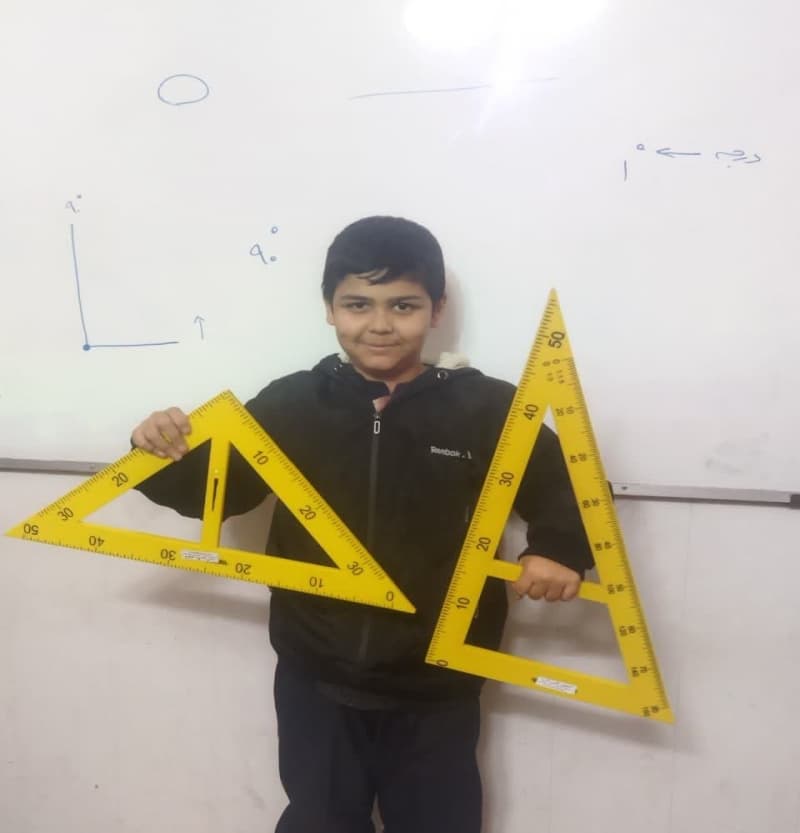 اندازه گیری زاویه  گل پسرهای کلاس چهارم